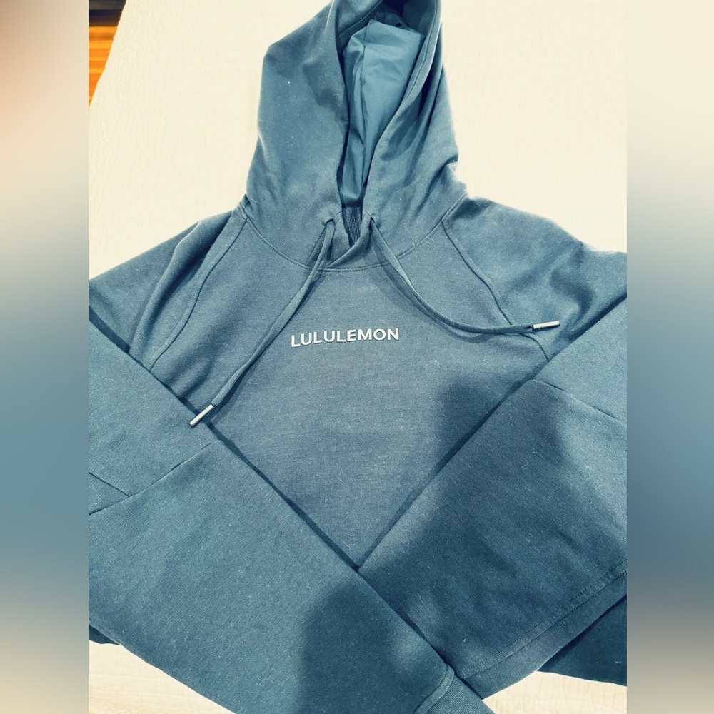 Lulu Lemon Sweatshirt. Mens Small